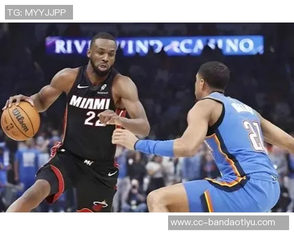 哈克斯开季表现出色场均157分7篮板期待保持健康状态 哈克斯开季表现出色场均157分7篮板期待保持健康状态